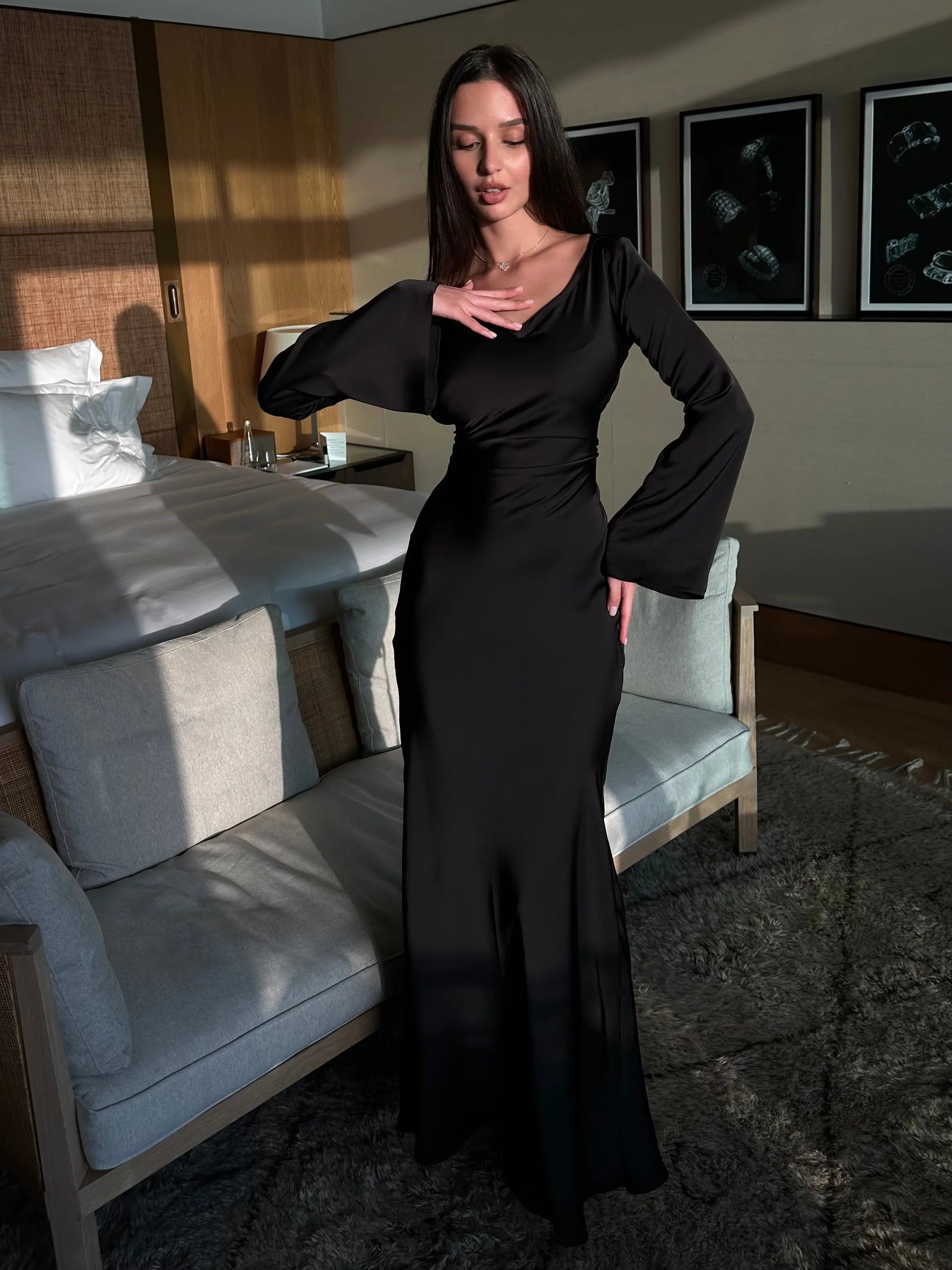 Robe Longue Ajustée à Manches Évasées
