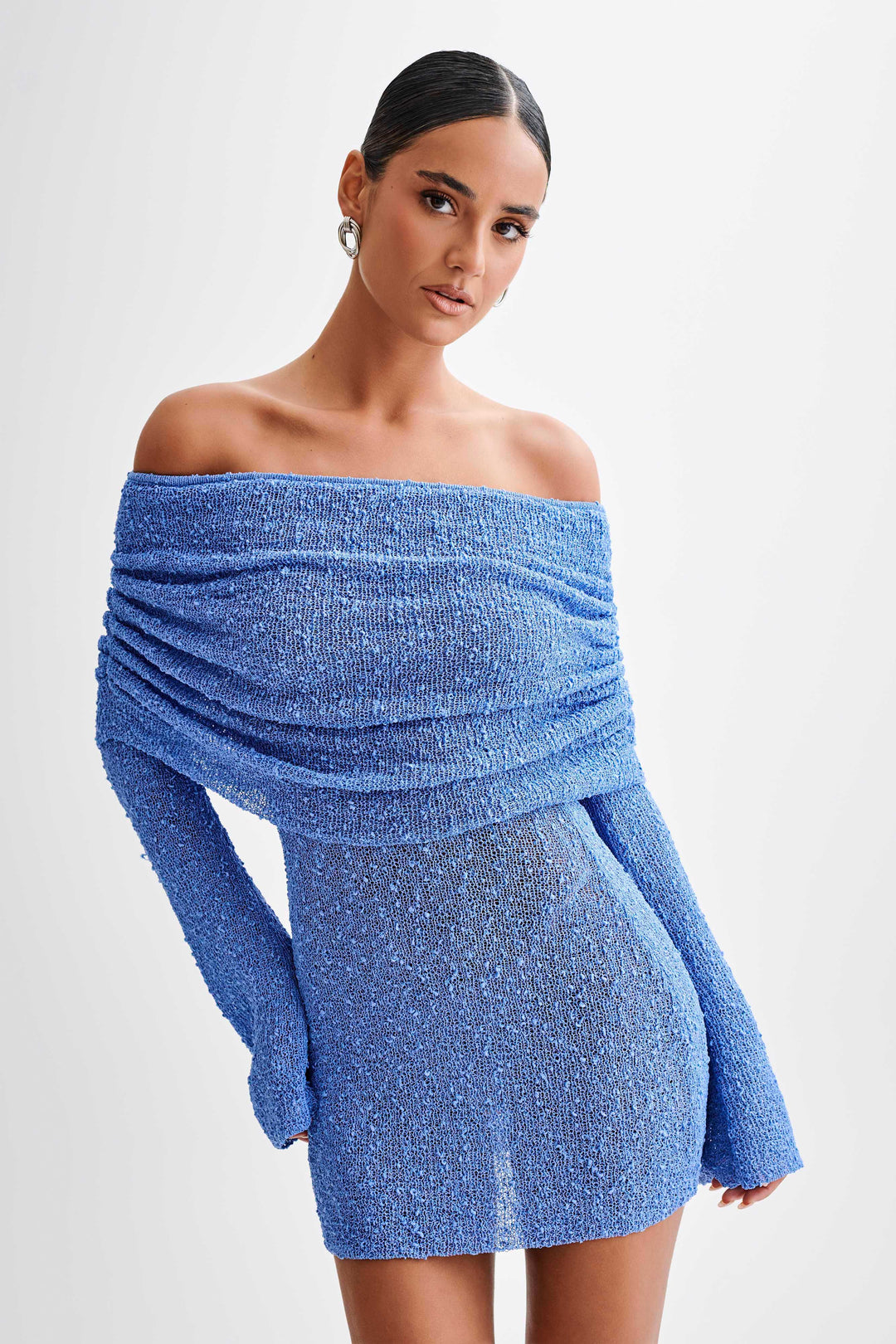 Robe Courte Pailletée à Épaules Dégagées