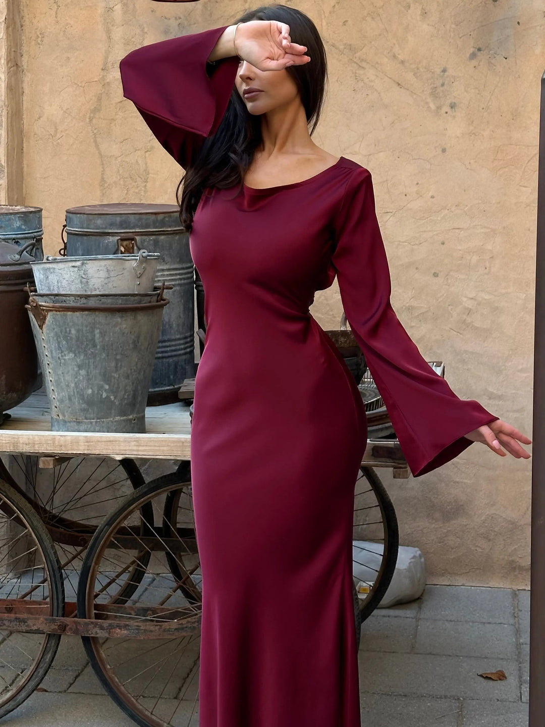 Robe Longue Ajustée à Manches Évasées