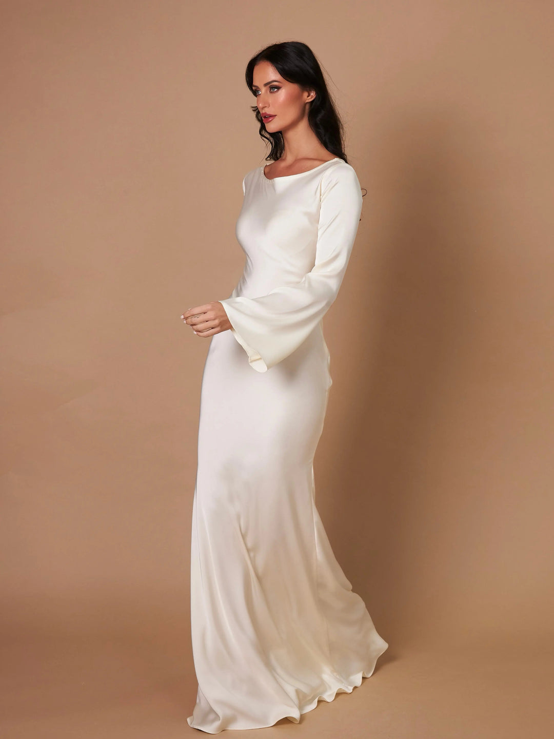 Robe Longue Ajustée à Manches Évasées