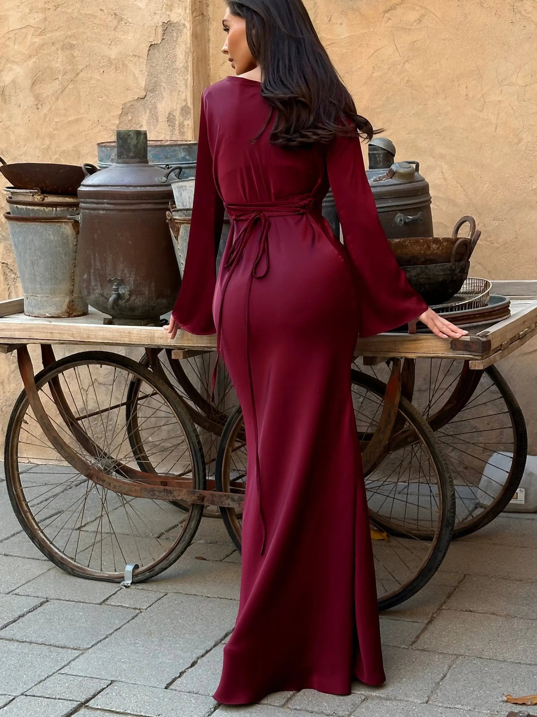 Robe Longue Ajustée à Manches Évasées