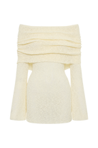 Robe Courte Pailletée à Épaules Dégagées
