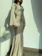Robe Longue Ajustée à Manches Évasées