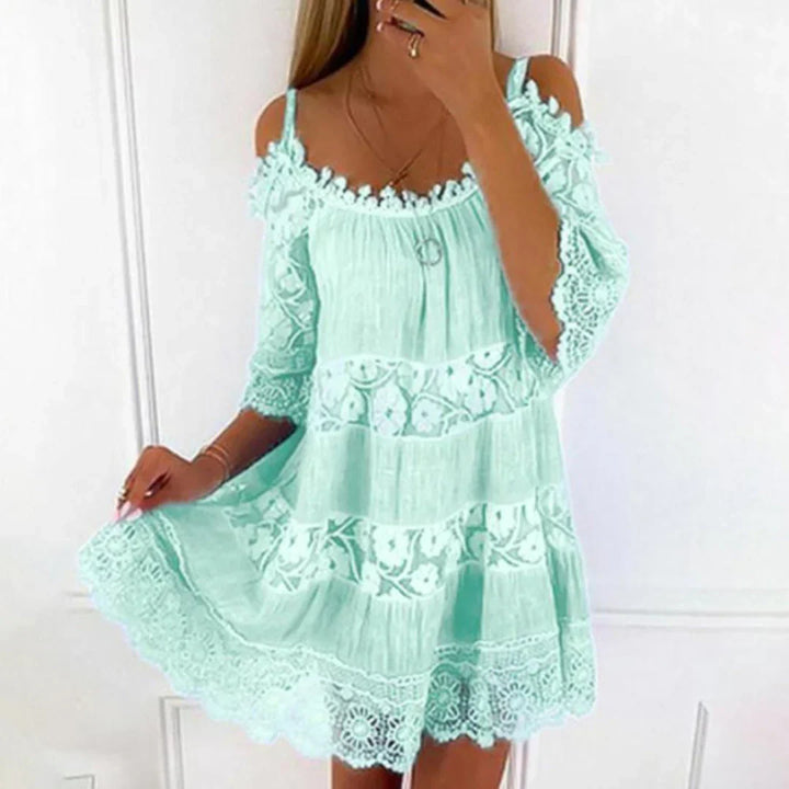 Robe Courte en Dentelle à Épaules Dégagées