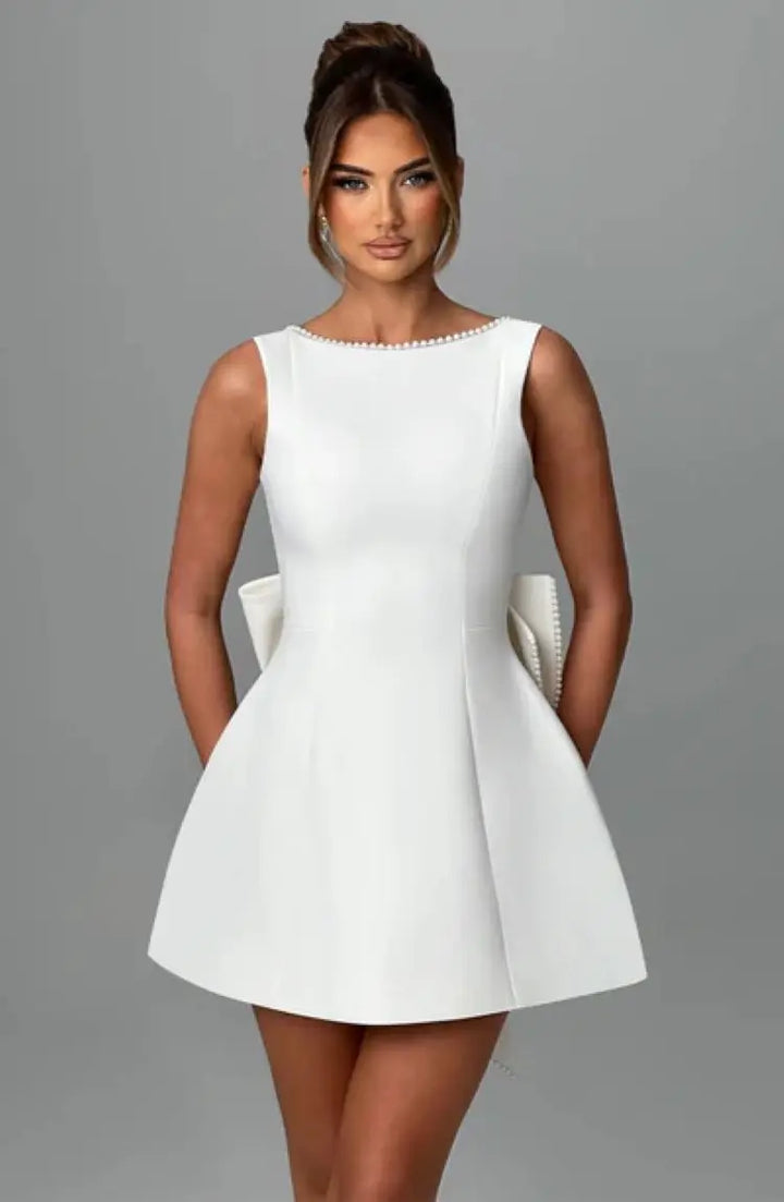 Robe Courte Évasée à Grand Nœud Dos Nu