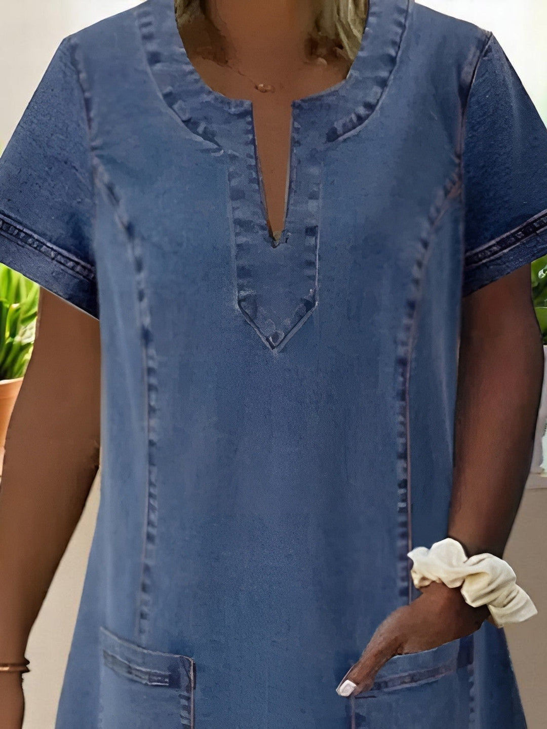 Robe Courte en Denim à Col Fendu et Poches Plaquées