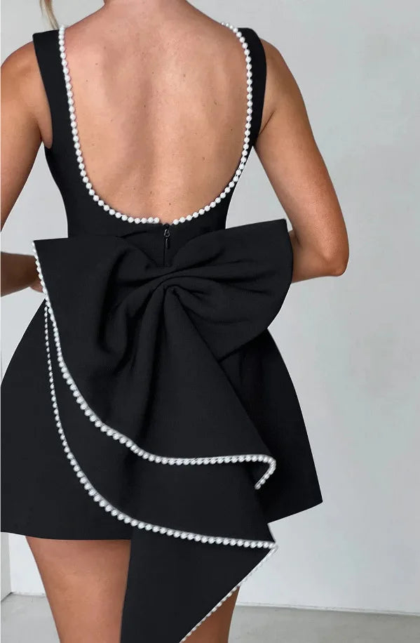 Robe Courte Évasée à Grand Nœud Dos Nu