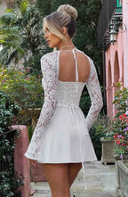 Robe Courte Patineuse à Manches Longues en Dentelle