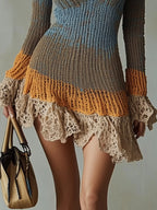 Robe Courte en Maille à Décolleté V et Volants Dentelle