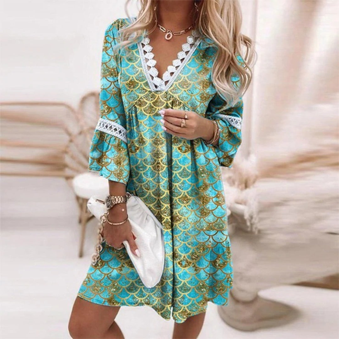 Robe Courte Imprimée à Col V Orné