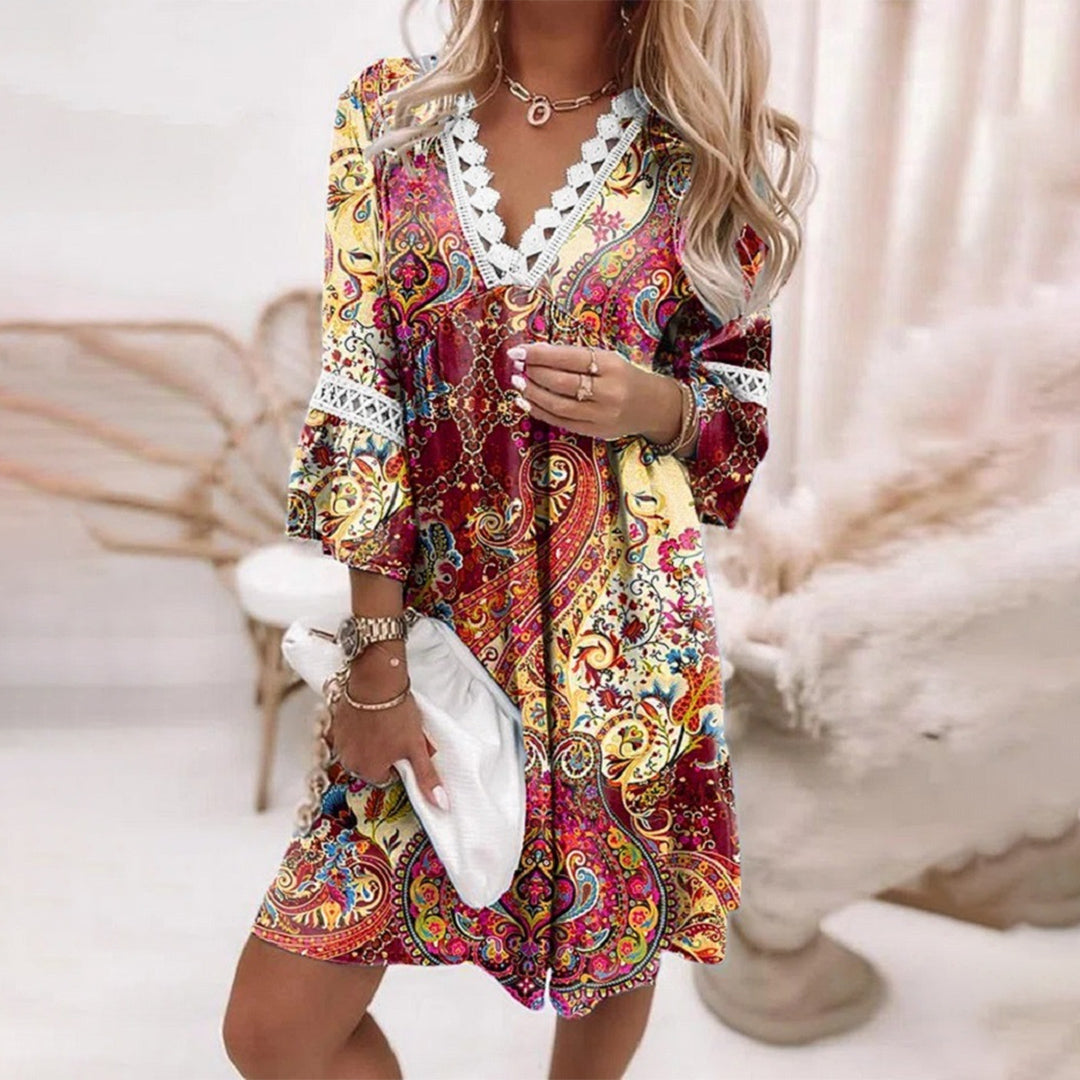 Robe Courte Imprimée à Col V Orné