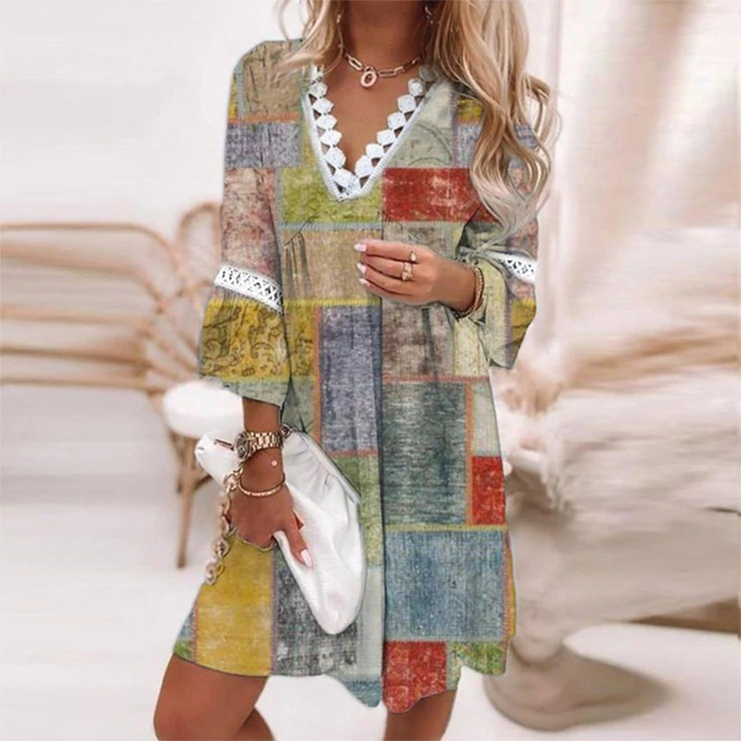 Robe Courte Imprimée à Col V Orné