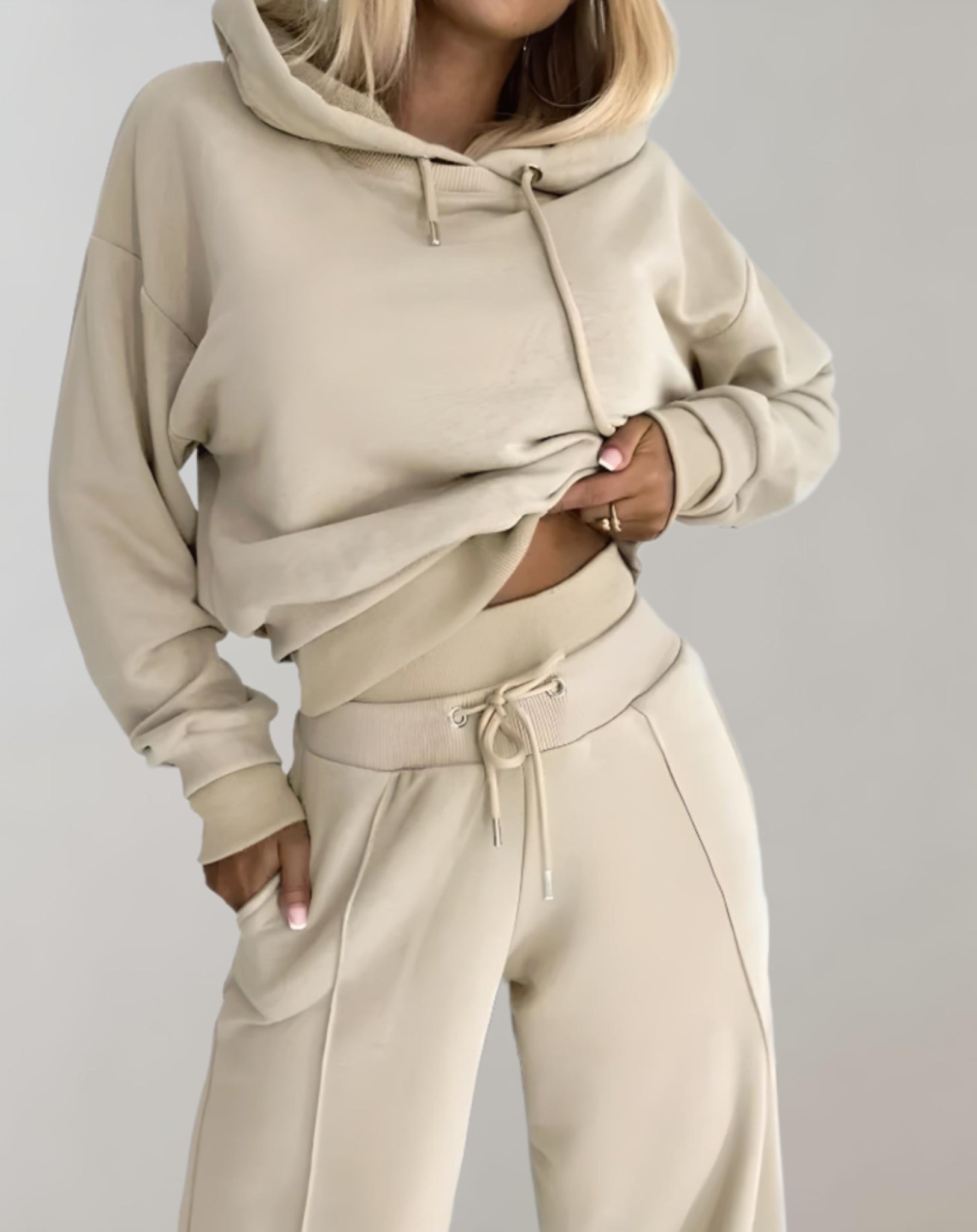 Ensemble Hoodie Court et Pantalon Large