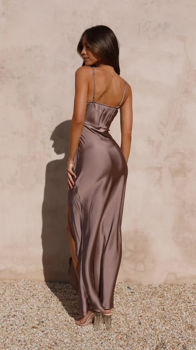 Robe Longue Satinée à Fente Latérale et Bretelles Fines