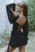 Robe Courte Plissée à Décolleté Croisé et Manches Transparentes