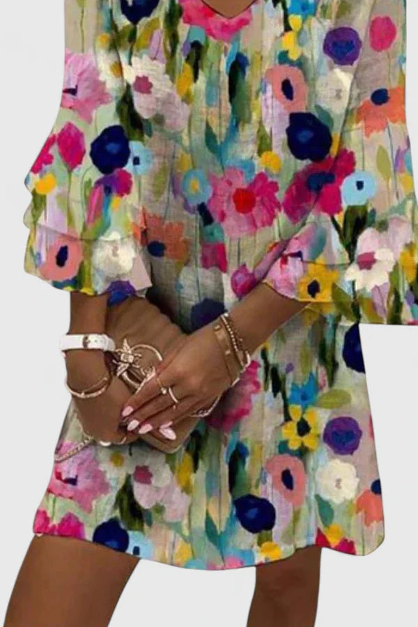 Robe Courte Fleurie à Col V et Manches Évasées